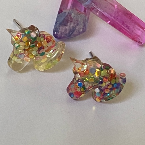 ๐Sale ๐2 for $10 NWOT Kawaii sparkle confetti unicorn post earrings school - Picture 3 of 6